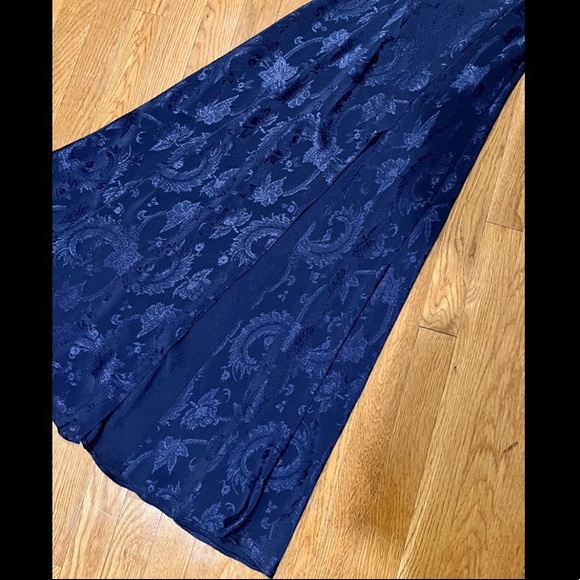 🦋SOLD🦋Beautiful navy Victoria’s Secret silk and mesh floral gown - Picture 3 of 5
